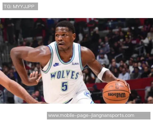 爱德华兹重返亚特兰大客场比赛祖父身穿森林狼装备全力支持